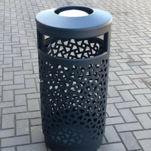 De geperforeerde uitvoering van deze bijzonder fraaie buitenafvalbak. In diverse ral kleuren leverbaar. Deze is uitgevoerd incl. de asbak.