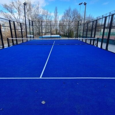 Padelcourt Classic. Officiële, FIP goedgekeurde padelbaan voor binnen en buiten. Voor de speelvloer van uw padelbaan heeft u de keuze uit diverse kleuren.
