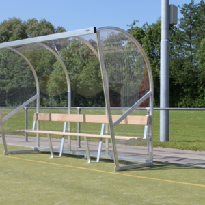 Aluminium dug out DO170. Afgebeedl in de 4 meter uitvoering. Topkwaliteit dug outs voor een zeer concurrerende prijs.
