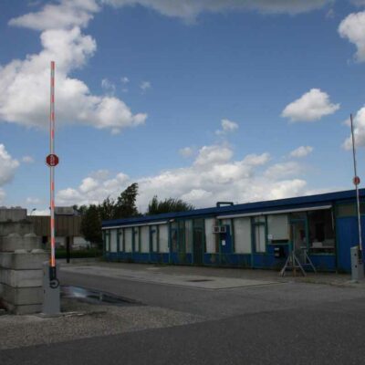 Optimaliseer de beveiliging van uw bedrijfsterrein met onze hoogwaardige elektrische slagbomen, die een betrouwbare toegangscontrole bieden en voertuigen tot wel 7 meter efficiënt reguleren.