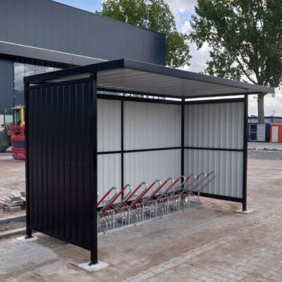 Leipzig overkapping: robuust, uitbreidbaar en snel leverbaar – de perfecte oplossing als fietsoverkapping, rokersoverkapping of opslagplaats voor uw buitenruimte.