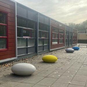 Een aanwinst voor de buitenruimte. Smarties, in diverse kleuren leverbaar. Vrolijk, degelijk en duurzaam