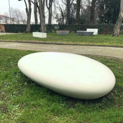 Parkbank, zitelement Precious, een aanwinst voor uw buiten. Zeer schokbestendig en graffittiproof!