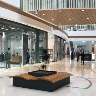 Als het ook mooi mag zijn, deze prachtige zitcombinatie met plantenbak. Model Quaddy, afgewerkt met geolied FSC hardhout.