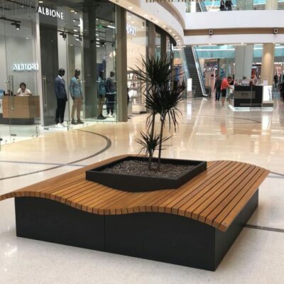 Plantenbak - zitcombinatie model Quaddy met afmetingen van maar liefst 2.2 x 2.2m. Een aanwinst voor iedere ruimte.