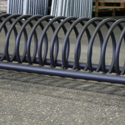 Italiaans design fietsenrek. Fiets-parkeren op zijn mooist! Deze fietsenrekken zijn leverbaar in diverse lengtes en ral kleuren.