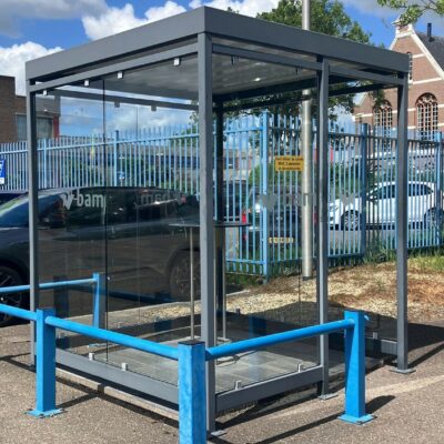 Rookabri 2x2m met sta-rooktafel Graphite (zelfdovende asbak) . Ideaal voor 4 tot 5 rokers.