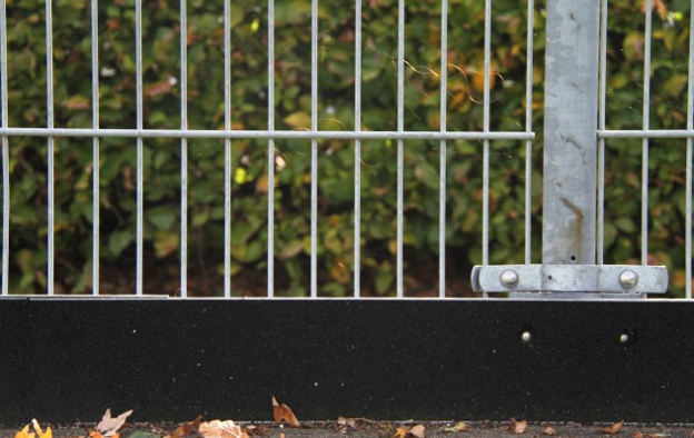 Slagplanken van gezet profiel met rubbergranulaat. Schokabsorberend en geluidsarme slagplanken.