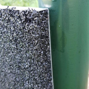 Detailfoto van onze rubber granulaat hockey slagplanken.