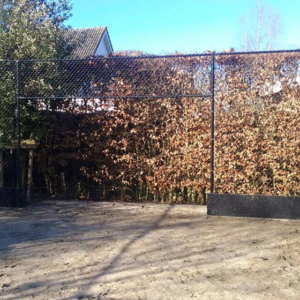 Onze slagplanken voor hockey van rubber granulaat in gezet profiel in een door ons te plaatsen hockeycourt.