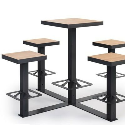 Een leuk alternatief voor de klassieke picknicktafel. Horecatafel Vera met 4 krukken.