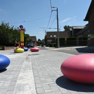 Onze betonnen zitelementen, Smarties in Rotselaar (Be).