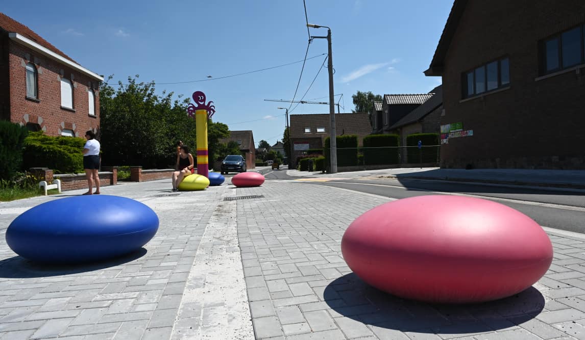 Onze betonnen zitelementen, Smarties in Rotselaar (Be).