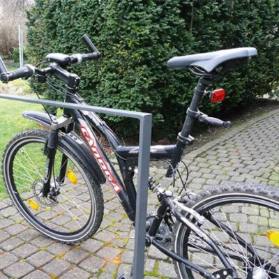 Aanleunbeugel Plain. En bijzonder degelijk fietsenrek met een strakke vormgeving.