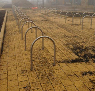 Fietsenrekken, aanleunbeugels van topkwaliteit, voor bijzonder scherpe prijzen.