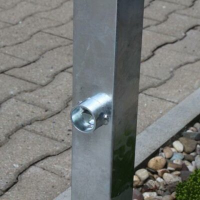 Een zeer fraaie en duurzame rvs (Inox)  uitvoering van onze 70 x 70mm. afzet- en anti parkeerpalen.