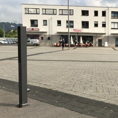 Elegant en duurzaam. Parkeerpaal model Modern, als het ook strak en mooi mag zijn.