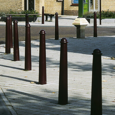 Anti parkeerpalen, afzetpalen met een fraaie ronde kop. Duurzaam en rustiek vormgegeven.