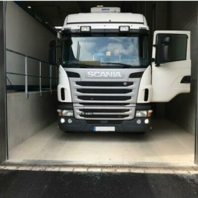 Onze aanrijdbeveiligingen voor binnen en buiten zijn ontworpen om uw eigendom te beschermen tegen onbedoelde aanrijdingen. Verkrijgbaar in diverse afmetingen en uitvoeringen, bieden wij de perfecte oplossing voor elke industriële omgeving.