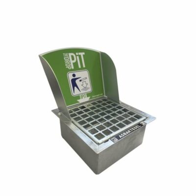 Asbaktegels met werprand. Een duidelijke markering en handig voor het wegwerpen van de peuken. Ideale buiten asbakken