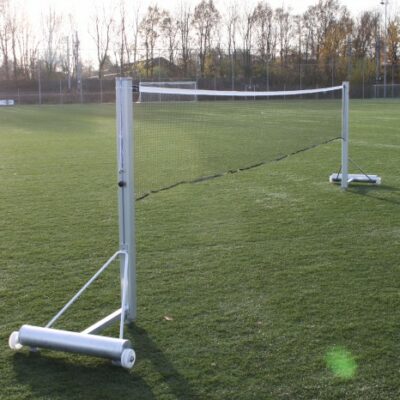 Badminton set van aluminium. Voorzien van wielen, zodat u uw badminton-installatie eenvoud op kunt bergen. Zeer professionele badminton-set voor buiten!