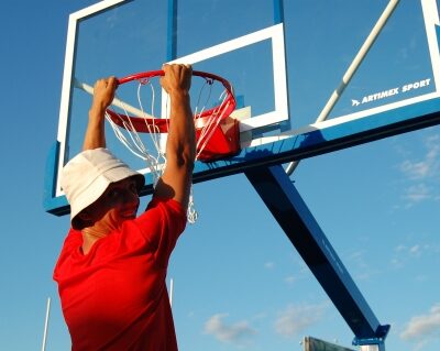 De ideale basketbalborden voor plein basketbal. De nieuwe Olympische sport van 2020