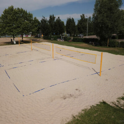Strandvolleybal set compleet geleverd met palen, net en belijning.