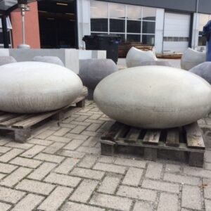 Smarties de ideale betonbanken voor speel- en schoolplein.