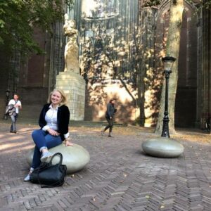 Smarties. Duurzaam, voordelig en fraai vormgegeven straatmeubilair c.q. zitelementen van beton