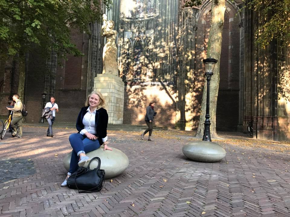 Smarties. Duurzaam, voordelig en fraai vormgegeven straatmeubilair c.q. zitelementen van beton