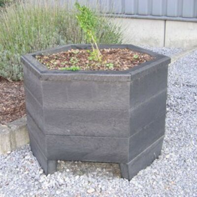 Hexagonale plantenbak Barcelona is bevestigd op 3 poten.