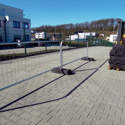 Dranghekken. Voordelige verplaatsbaar en verrassend voordelig dranghekwerk. Ideaal als evenementen-hekken, hekwerk.