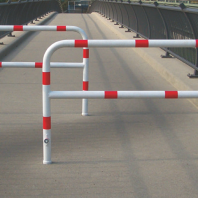 Fiets aanleunbeugels uitneembaar en draaibaar en in diverse lengtes leverbaar. Duurzame en voordelige fietsenrekken.