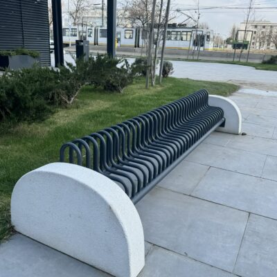 Dit fietsenrek kopen betekent kiezen voor duurzaamheid, kwaliteit en een onderscheidende uitstraling die iedere buitenruimte verrijkt. Diverse lengtes en ral kleuren leverbaar