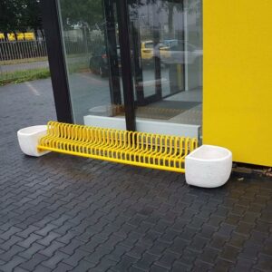 Fietsenrek met bloembak afgebeeld in een frisse gele ral kleur