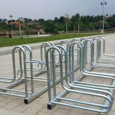 Door de hoge achterkant en de riante hart op hart afstand van 42cm is dit een ideaal fietsenrek