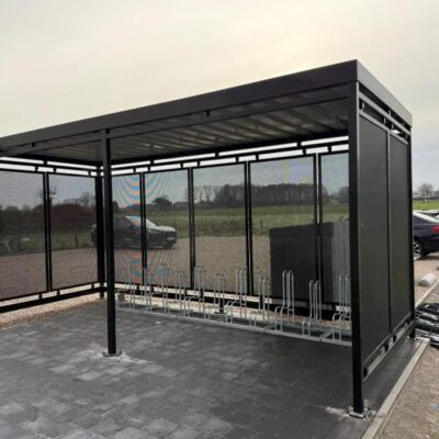 Tot een lengte van maar liefst 8 meter kunnen we deze fietsoverkapping, indien de wagen op de plek kan komen, volledig gemonteerd leveren.