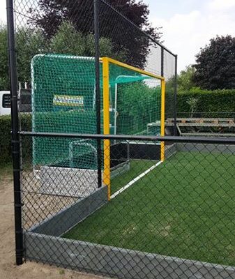 Slagplanken 28 Onze massief regeneraat hockeyveld - slaglanken toegepast in een hockeyveldje dat we geplaatst hebben bij een particilier