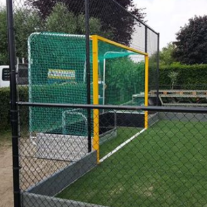 Onze massief regeneraat hockeyveld - slaglanken toegepast in een hockeyveldje dat we geplaatst hebben bij een particilier