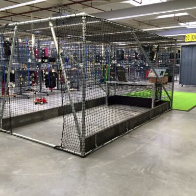 Slagplanken 37 Hockey oefenkooi met de 28 cm. hoge slagplanken.