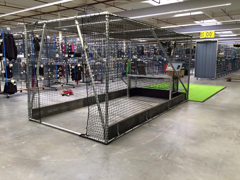 Slagplanken 15 Hockey oefenkooi met de 28 cm. hoge slagplanken.