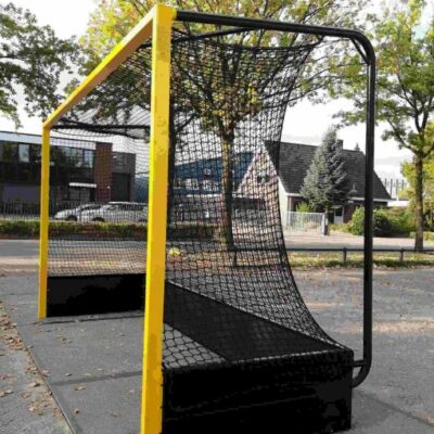 Ontdek het ultieme in hockeydoelen met de Superior UB. Voor degenen die enkel het beste accepteren, biedt dit doel een ongeëvenaarde combinatie van duurzaamheid, precisie en kwaliteit. Met zijn hoogwaardige constructie en professionele uitstraling is de Superior UB het ultieme statement van toewijding aan het hockeyspel.