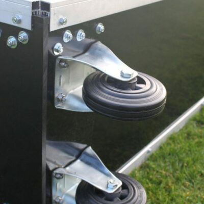 Door de soepel lopende transportwielen zijn deze hockeyschoten - jeugdhockeydoelen eenvoudig te verplaatsen.