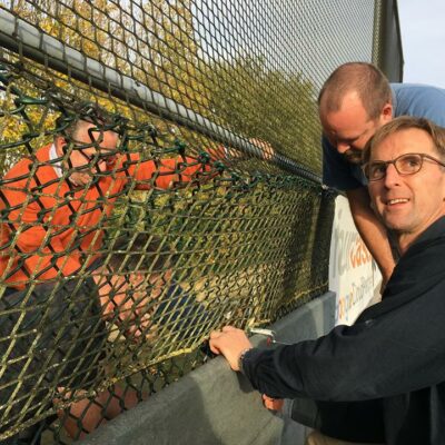 Slagplanken 44 Deze slagplanken kunnen wij voor u monteren, of zoals op de afbeelding te zien is door een paar handige vrijwilligers van de vereniging