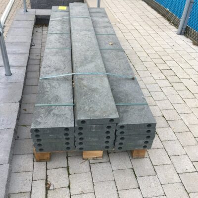 Slagplanken 41 Onze slagplanken worden keurig op een pallet aangeleverd. Afgebeeld de zware regeneraat hockey-slagplanken. Absoluut de beste koop!