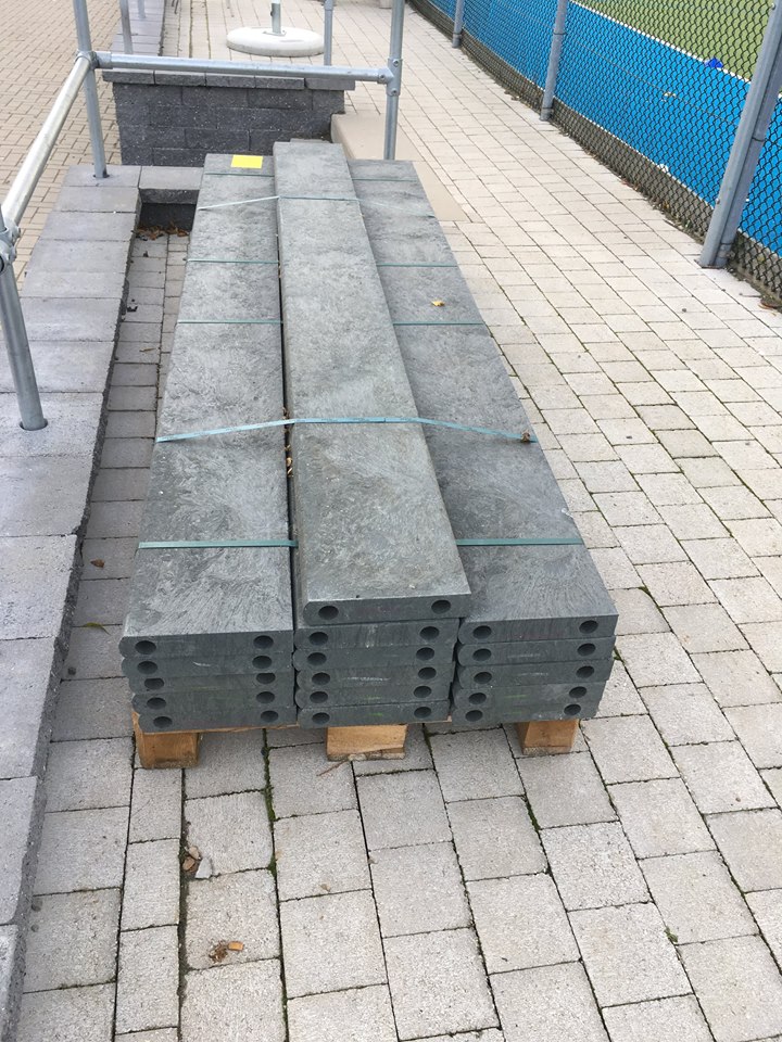 Slagplanken 19 Onze slagplanken worden keurig op een pallet aangeleverd. Afgebeeld de zware regeneraat hockey-slagplanken. Absoluut de beste koop!