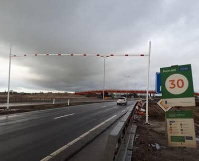 Maatwerk, onze verstelbare hoogtebegrenzer met een lengte van maar liefst 10 meter. Ook dat is mogelijk, prijzen op aanvraag, we informeren u graag.