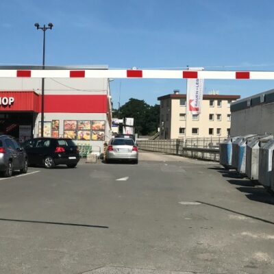 In hoogte verstelbare hoogtebegrenzers. Leverbaar in lengtes tot maar liefst 9 meter.