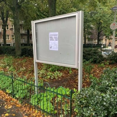 Deze staat in Amsterdam, informatiebord Top-line, de beste keuze voor buiten.