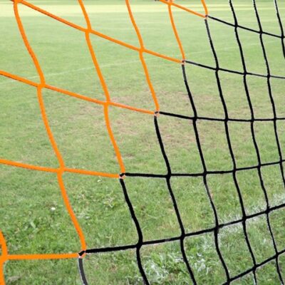 Knooploze doelnetten hebben de mooiste net-ophanging doordat deze soepeler zijn.